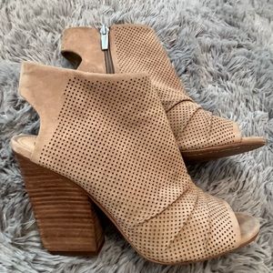 Vince Camuto, Kentvi Perforated, peep toe bootie wedges, size 8